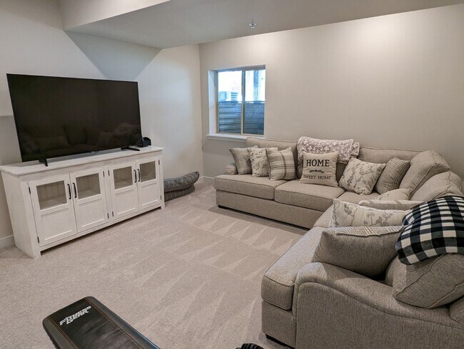Building Photo - Gorgeous Newer Construction Home (2022) in...