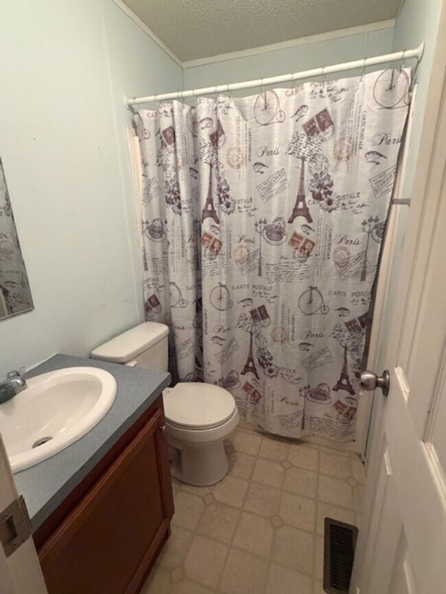 Building Photo - NEW RENTAL LISTING - NO HUD NO SECTION 8