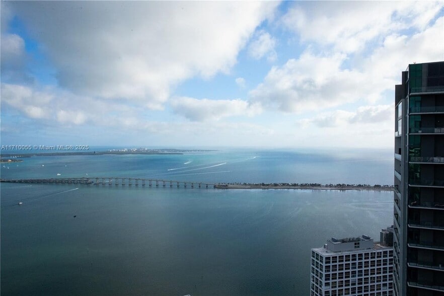 Primary Photo - 1425 Brickell Ave