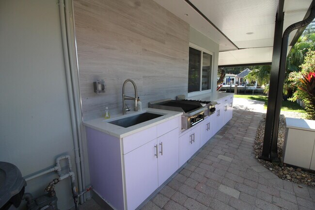 Building Photo - 2548 SE 14th St