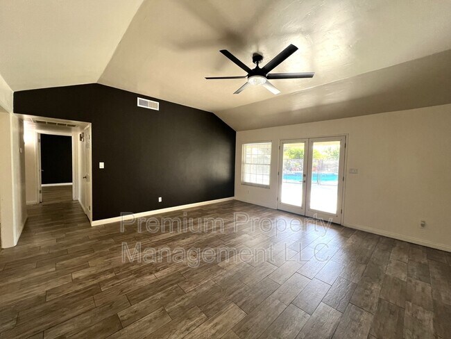 Building Photo - 517 Brightwood St
