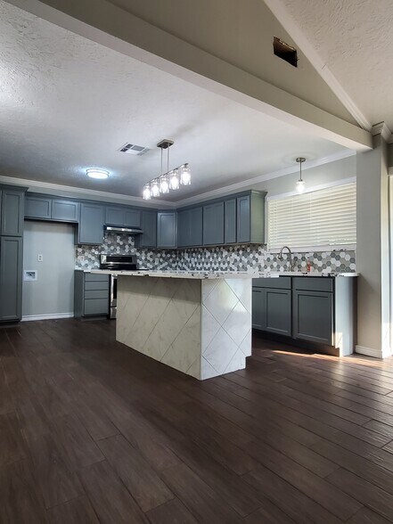 Building Photo - 7801 Barryknoll Ln