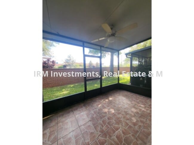 Building Photo - 3 bed 2.5 bath Townhome w 1 car garage