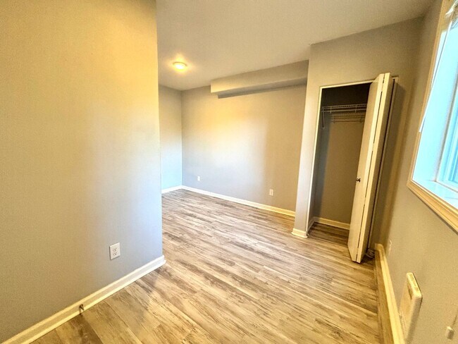 Building Photo - Update 3 Bedroom Home in Beaverton!