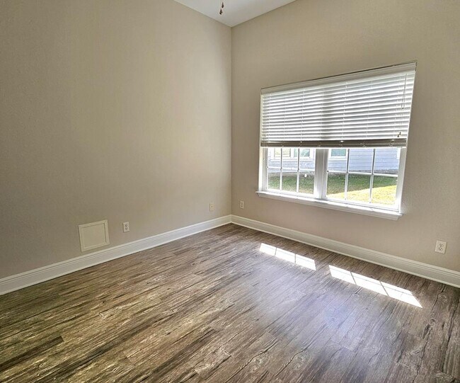 Building Photo - 321 Summercreek Cove