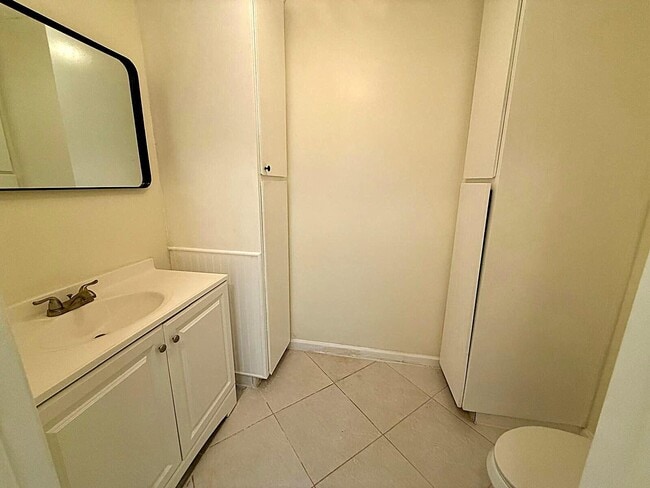 Building Photo - 1809 N Congress Ave