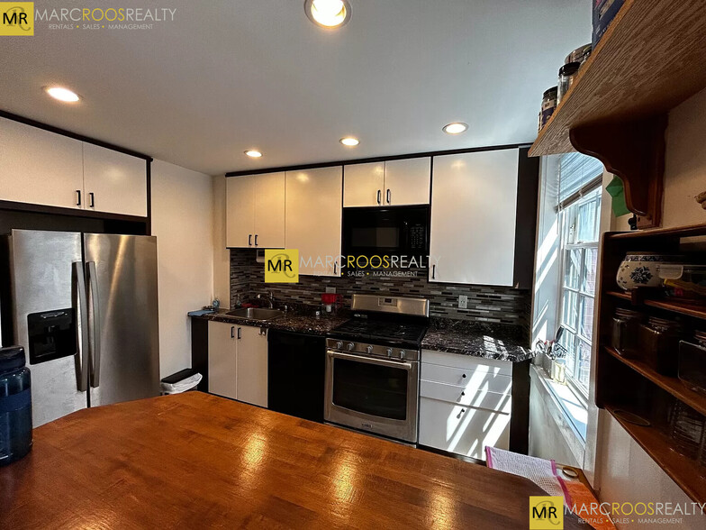 Primary Photo - 13 Bowdoin St