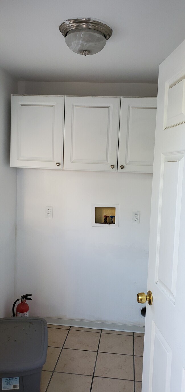 Laundry room - 540 Oak St
