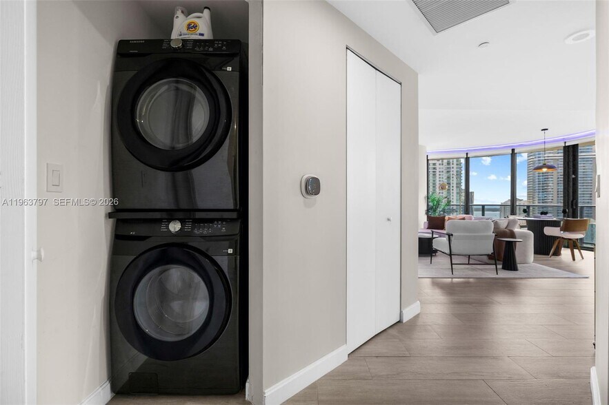 Building Photo - 45 SW 9th St