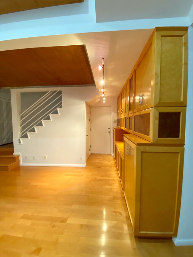 View of under-stair storage and built-in - 1011 Pacific St