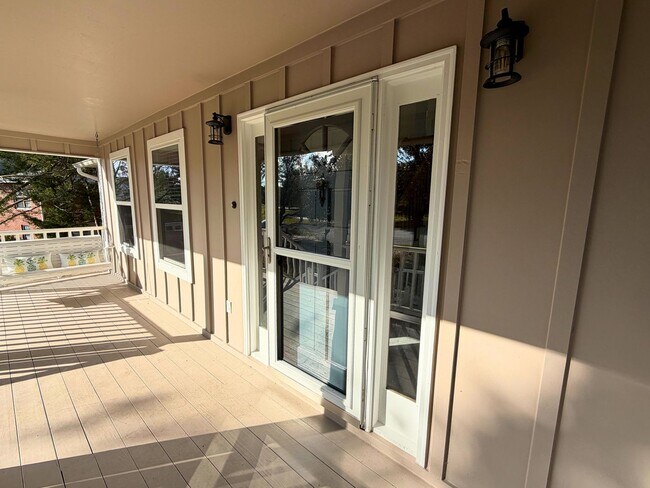 Building Photo - Spacious 4 Bedroom, 2.5 Bath Home with Stunning Marsh Views