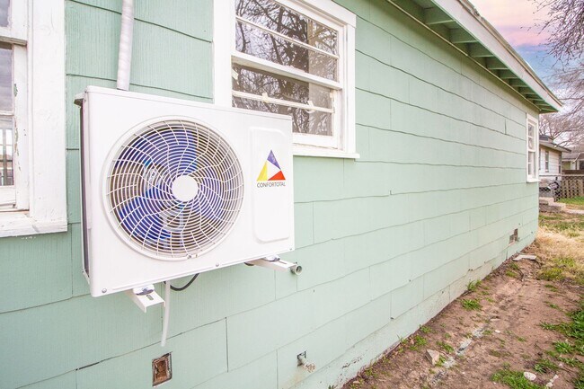 Building Photo - Updated 2 bed 1 bath home