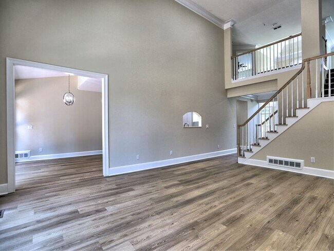 Building Photo - 3237 Waldwick Way SE