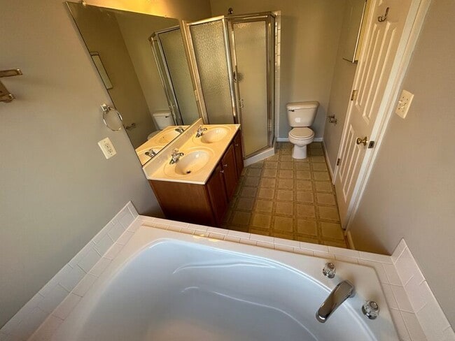 Building Photo - 4213 Normandy Ct
