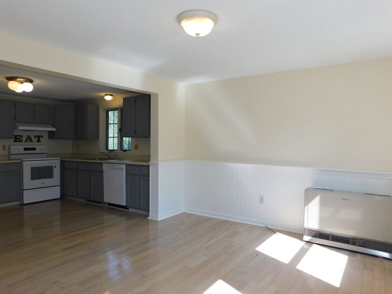 Building Photo - 4 Willow Creek Ln