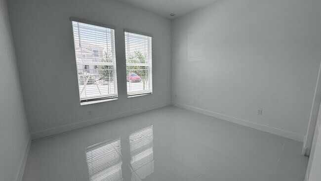 Building Photo - 5722 Aleppo Pl