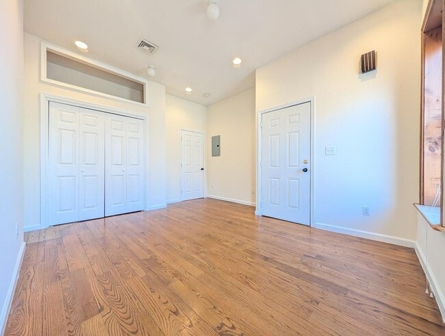 Building Photo - 246 Whiton St