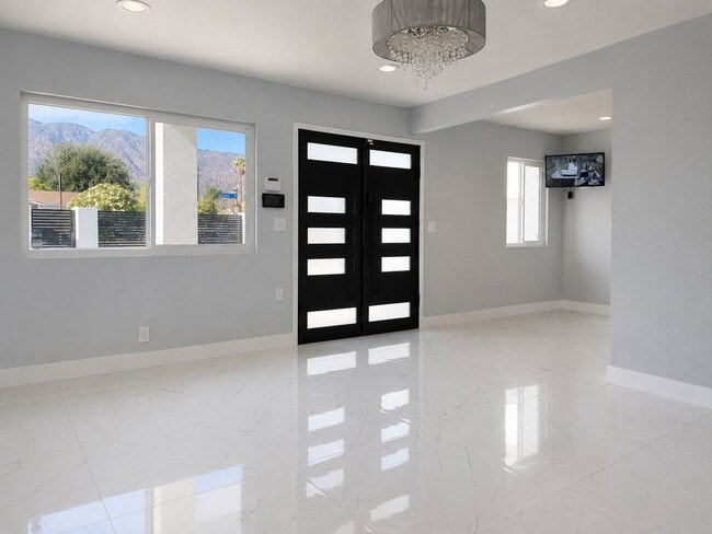 Building Photo - 2516 Fernley Dr