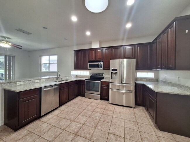 Building Photo - Charming 3-Bedroom Home with Spacious Back...