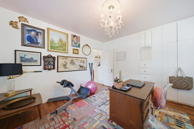 Building Photo - Charming 2-Bedroom, 1-Bath Home in Midtown