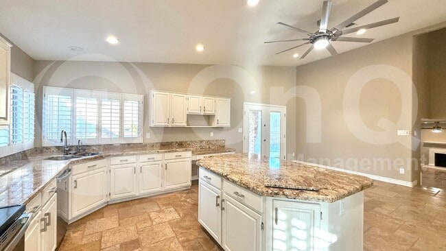 Building Photo - 2744 E Bighorn Ave