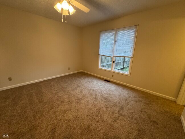 Building Photo - 488 Orchardview Dr