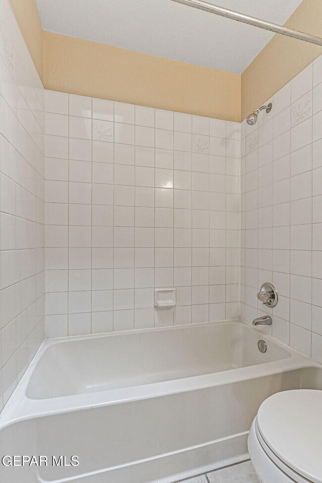 Building Photo - 11781 Jennifer Dr