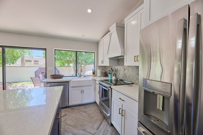 Building Photo - Fully Furnished Villa in Gated Paradise Va...