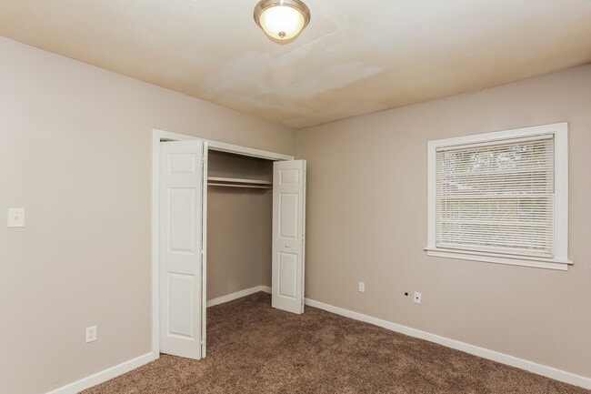 Building Photo - 3644 Meadow Ln