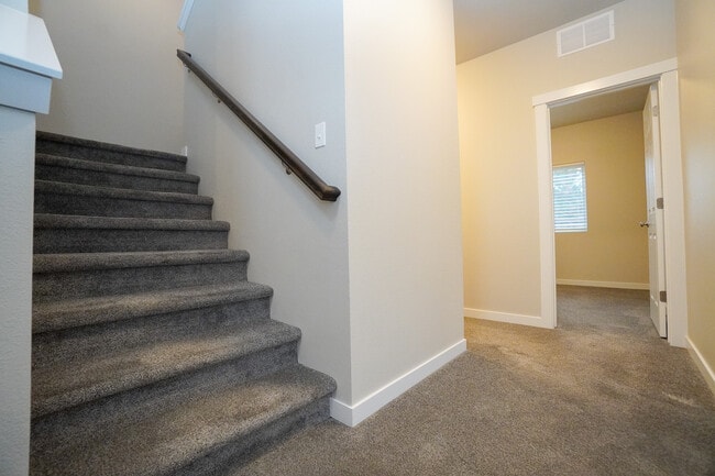 Building Photo - 6113 N Colosseum Ave