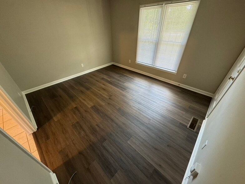 Living room - 309 Pleasant Dr