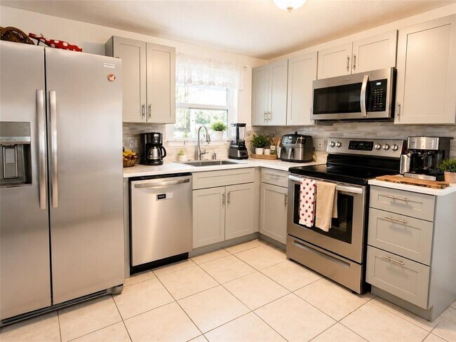 Building Photo - 4431 Kohler St