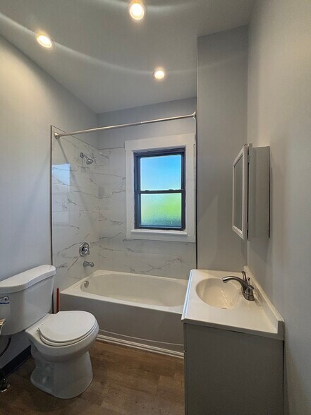 Building Photo - 1483 E 118th St