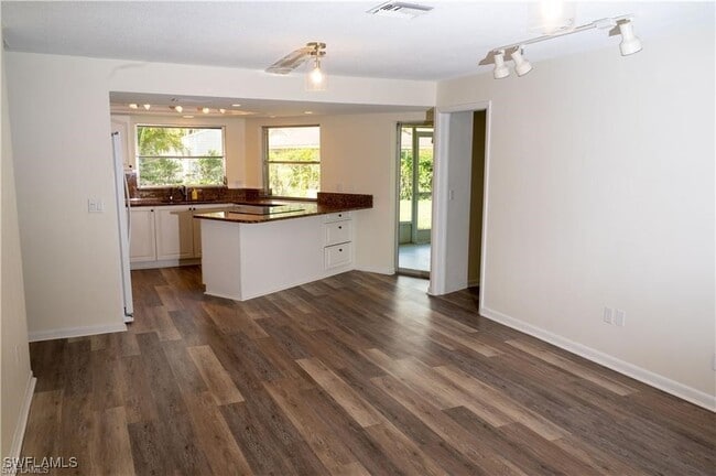 Building Photo - 5654 Eichen Cir