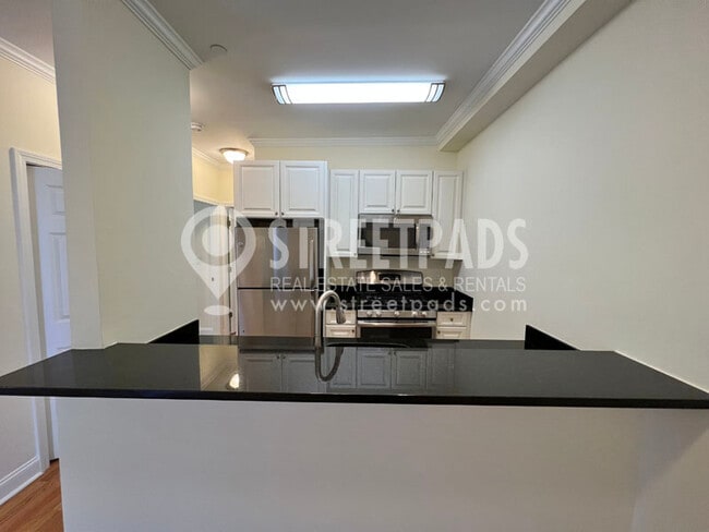 Building Photo - 1 Langdon Sq