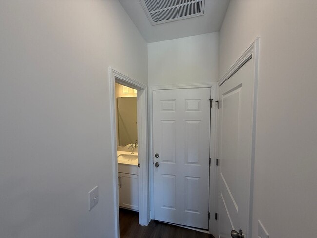 Building Photo - Brand New Townhome in Ballantyne!!