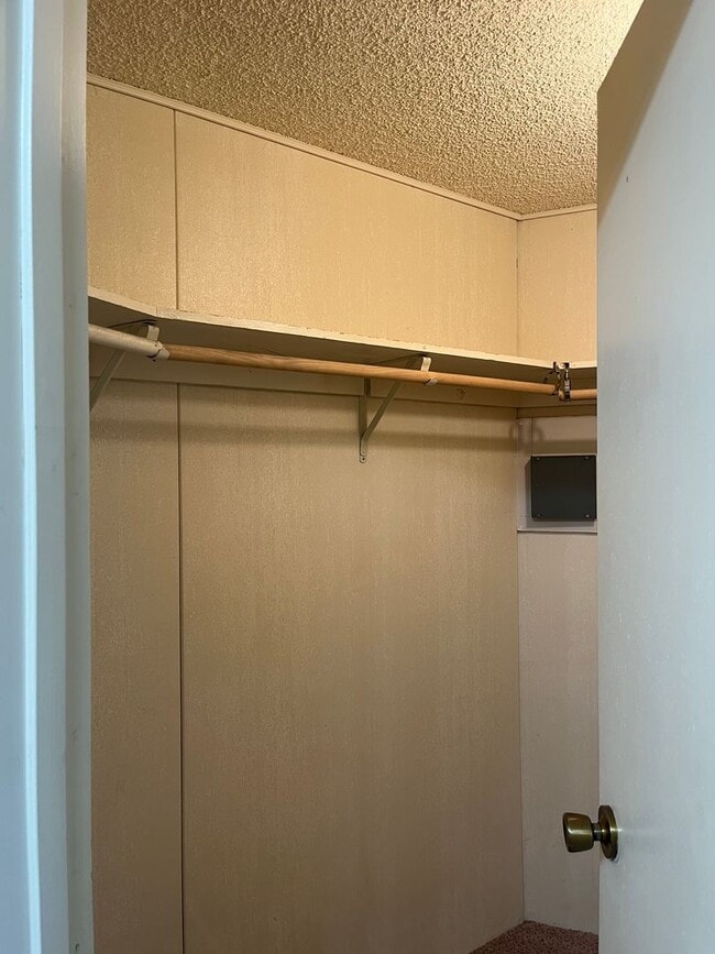 Building Photo - 1020 Mockingbird Ln