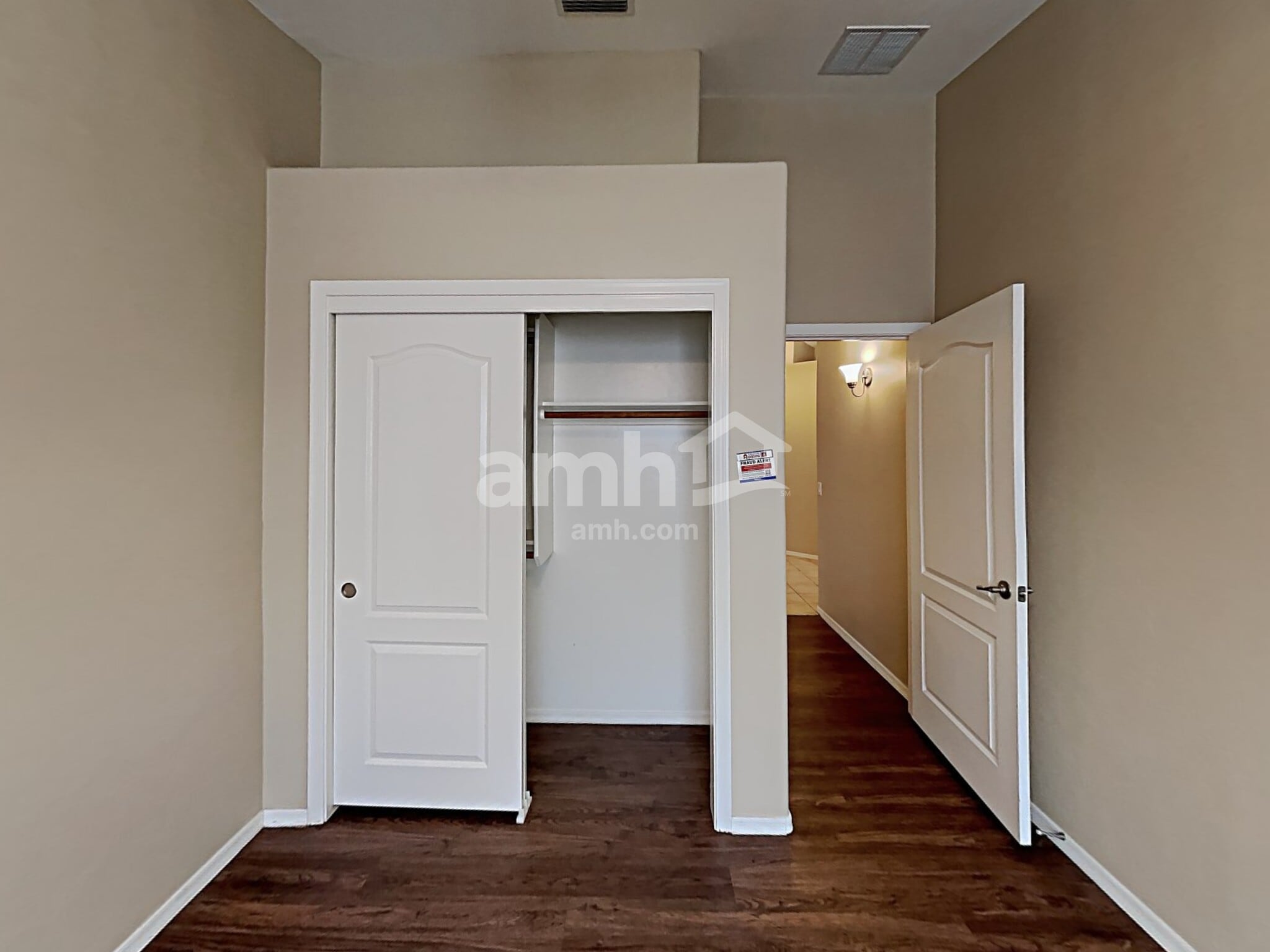 Building Photo - 4013 E Shadow Branch Dr
