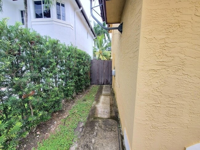 Building Photo - 2531 NE 41st Terrace