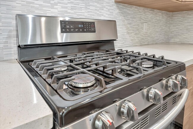 Building Photo - Modern Elegance & Effortless Style l 4BR Santa Clara Home