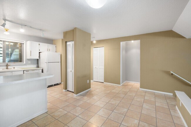 Building Photo - 4202 Factoria Blvd SE