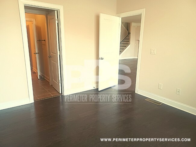 Building Photo - Dream house!! Come see it today!!