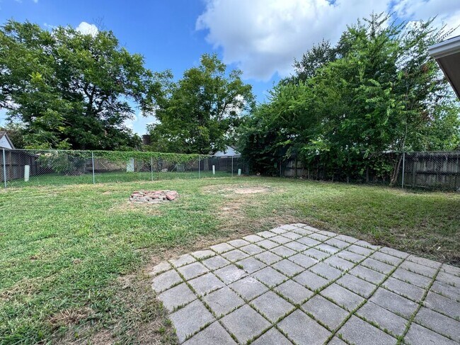 Building Photo - 9606 Shady Tree Ln