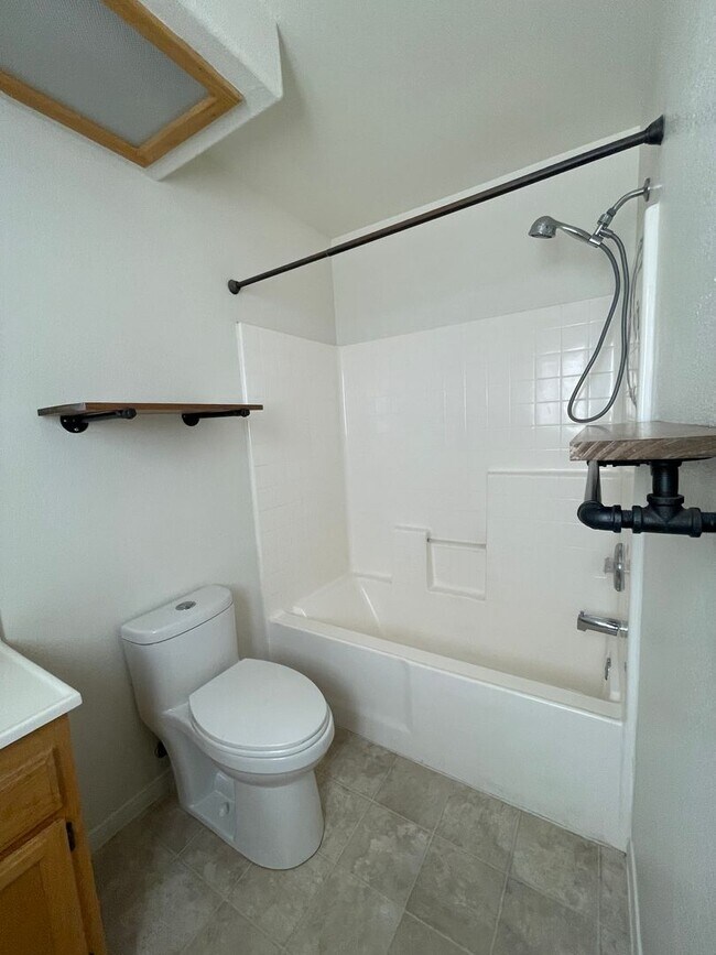 Building Photo - Charming Three Bedrooms, 2 Bathrooms Home In Apple Valley, Fully Fenced & Cross Fenced,