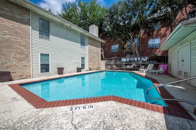 Building Photo - 2300 Augusta Dr