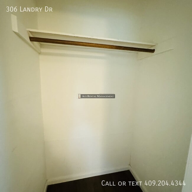 Building Photo - 306 Landry Dr