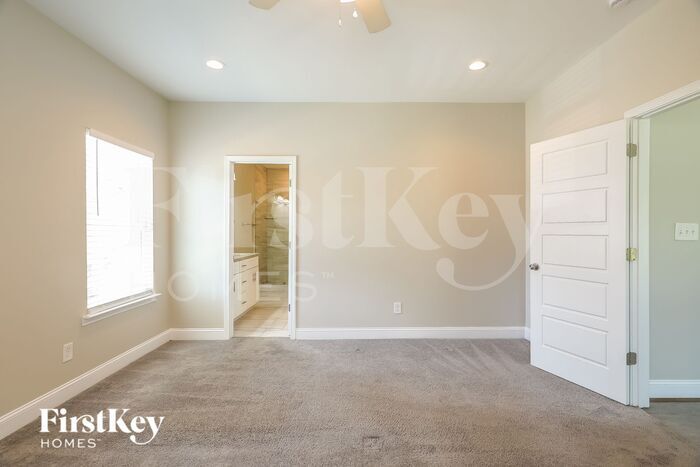 Building Photo - 165 Whispering Way