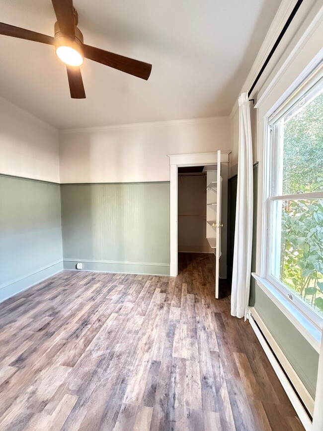 Building Photo - Now Available: Updated Everett 34-Bed, 1.5-Bath with Fenced Yard