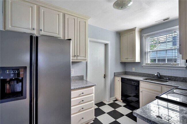Building Photo - 4703 Park Ave