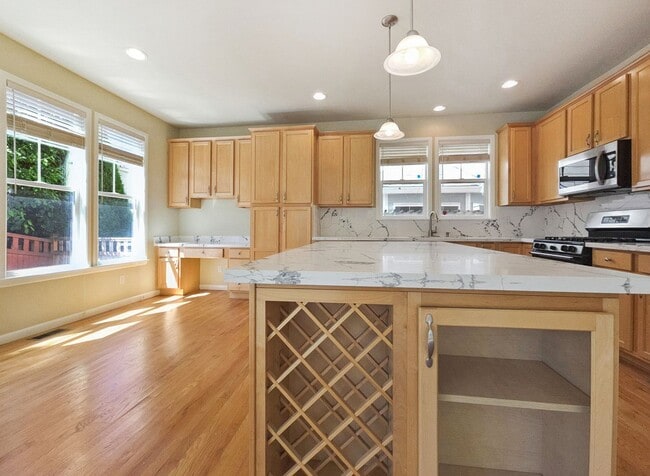 Building Photo - Modern Craftsman with Stylish Updates in S...